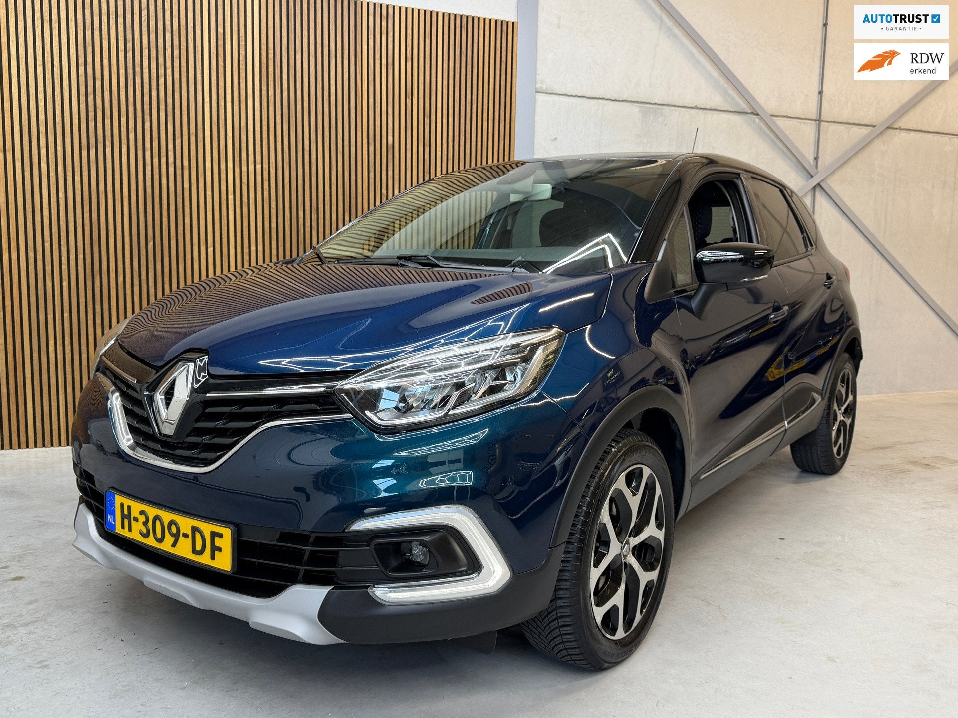 Renault Captur 1.2 TCe Intens AUTOMAAT | LED | FACELIFT | ST, Auto's, Dealer onderhouden, Stof, Gebruikt, 4 cilinders