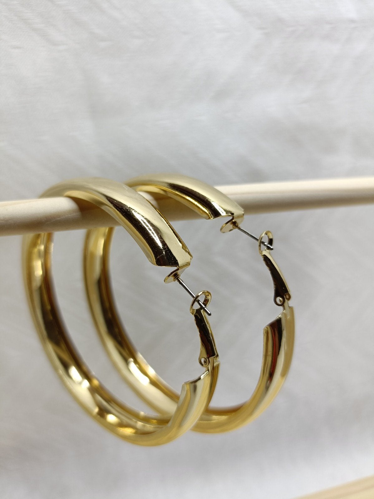 Prachtige Gouden Hoepel Oorbellen - Tijdloos & Lichtgewicht, Hangers, Nieuw, Ophalen of Verzenden, Goud