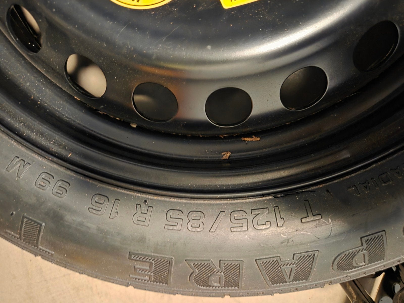 Thuiskomer met krik en wielsleutel - T125/85 R16, Ophalen, Gebruikt, 16 inch, Banden en Velgen