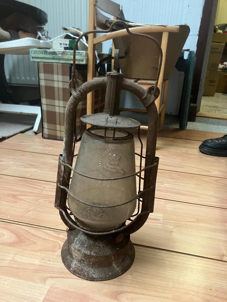 Antieke roestige olielamp - Decoratieve vintage lantaarn, Antiek en Kunst, Antiek | Lampen, Ophalen
