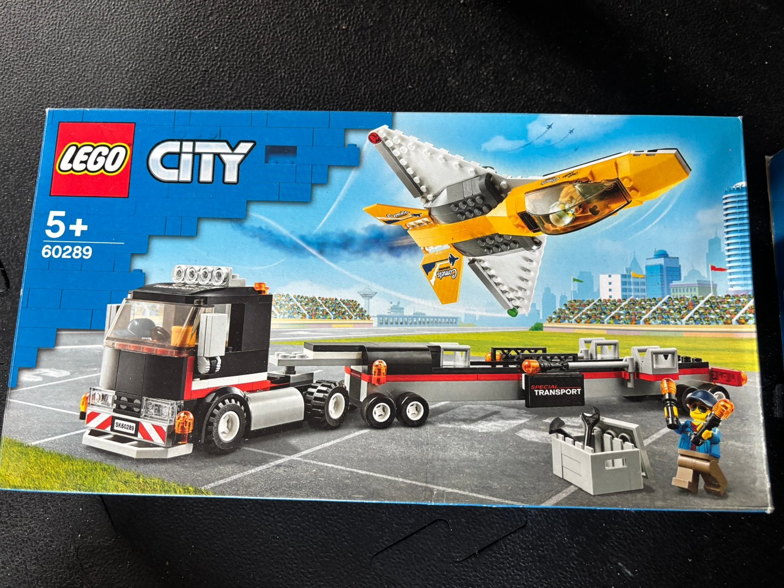 Lego 60289 vrachtwagen met straaljager, Ophalen of Verzenden, Zo goed als nieuw