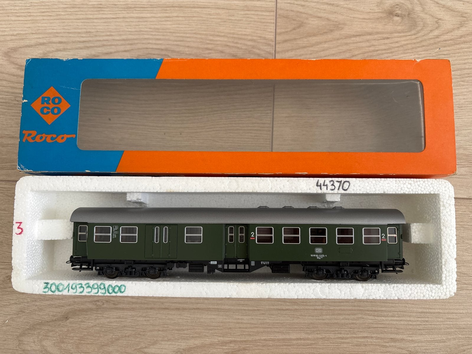Roco 44370 DB Personenwagon - Zo goed als nieuw, Hobby en Vrije tijd, Modeltreinen | H0, Ophalen of Verzenden, Zo goed als nieuw
