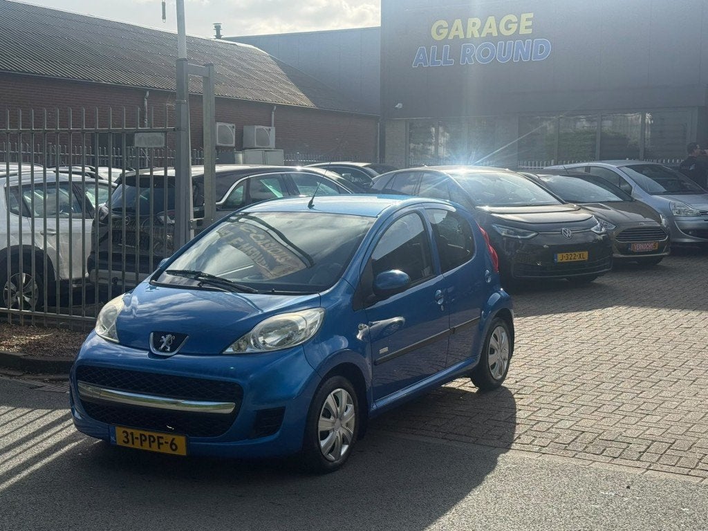 Peugeot 107 1.0-12V Millesium 200 5/ deurs /Airco/Trekhaak, Voorwielaandrijving, Euro 5, Gebruikt, Huisgarantie