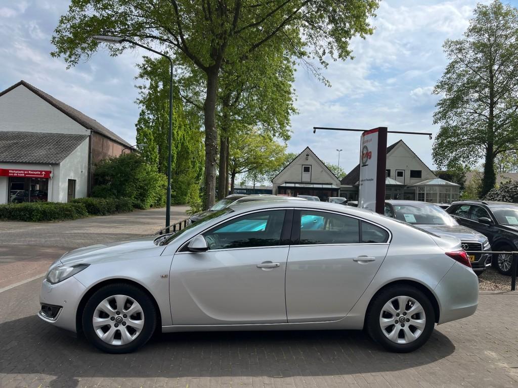 Opel INSIGNIA 1.6 T COSMO 170PK / LEDER / NAVI / CAMERA / DA, Auto's, Gebruikt, Euro 6, 4 cilinders, Bedrijf