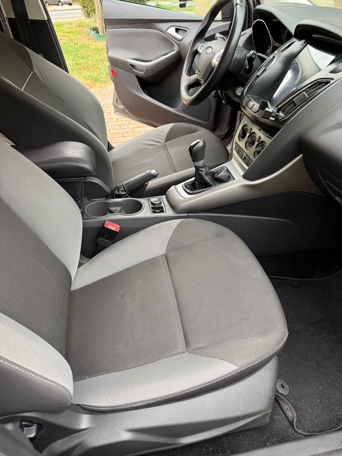 Foto 11 van Ford Focus 1.0 Ecoboost 74KW 5-D 2012 Bruin