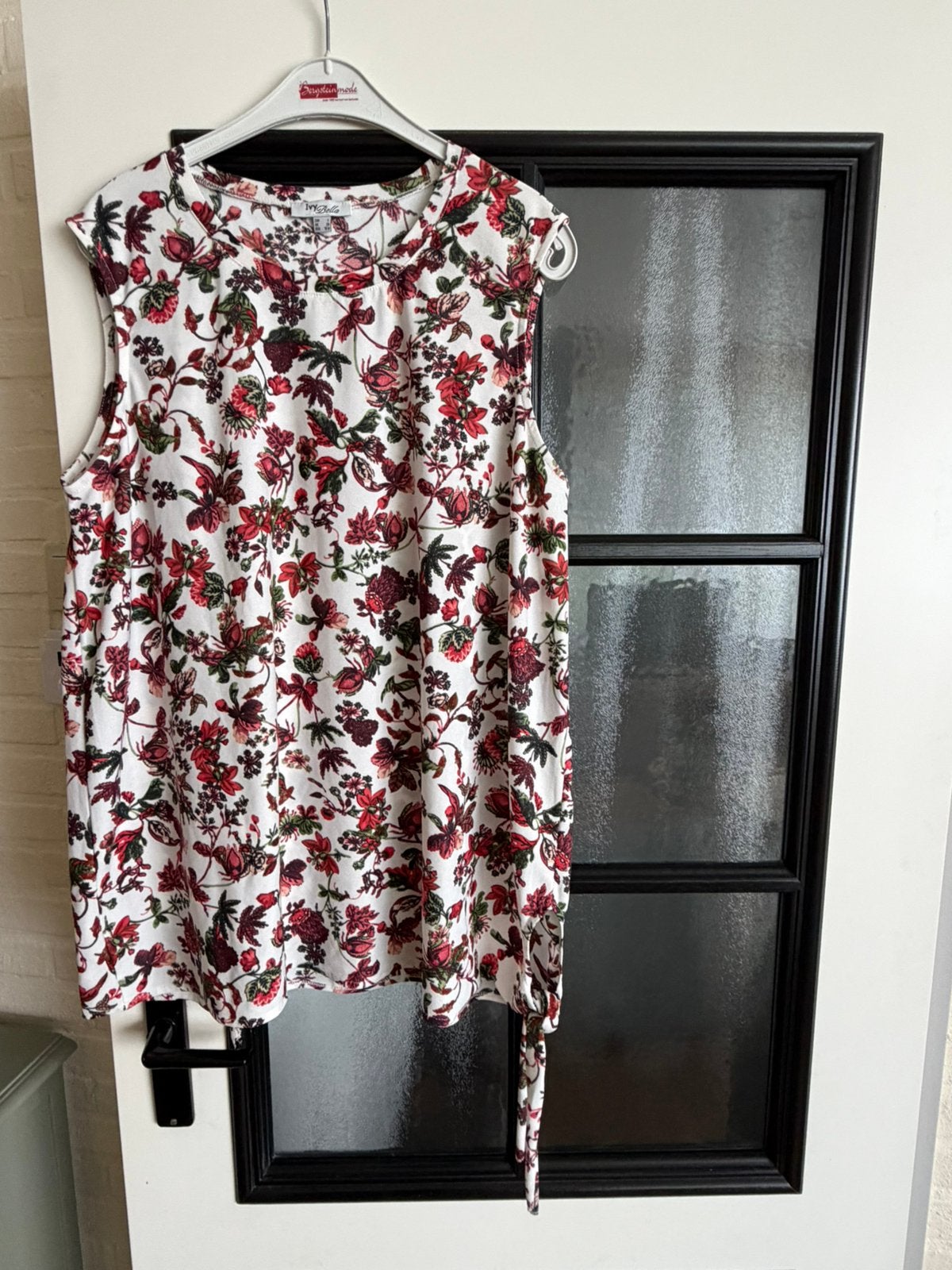 Gebloemd mouwloos topje, Kleding | Dames, Ophalen of Verzenden, Zo goed als nieuw, Meerkleurig, Shirt of Top