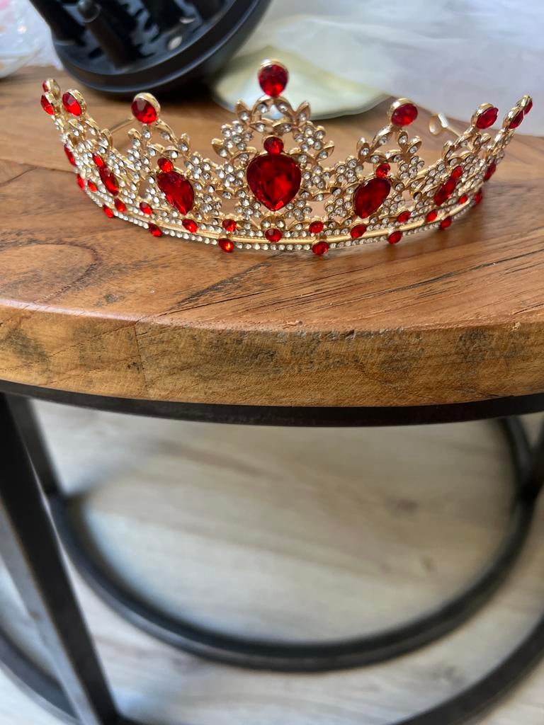Gouden Kroon met Rode Edelstenen - Feest & Verjaardag, Ophalen of Verzenden, Zo goed als nieuw, Feestartikel, Verjaardag