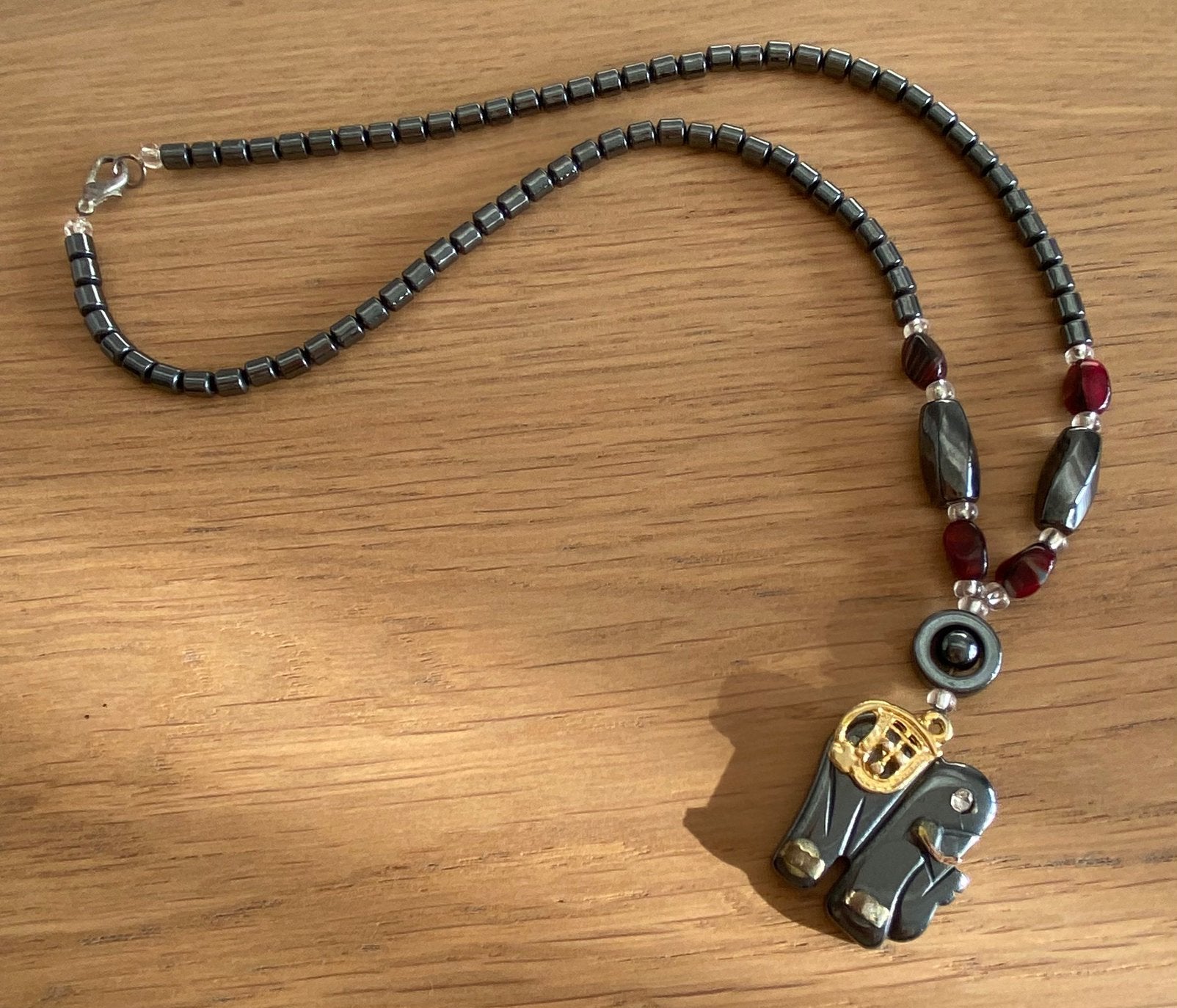 Vintage hematiet edelstenen ketting met olifantje, Ophalen of Verzenden, Zo goed als nieuw, Steen of Mineraal