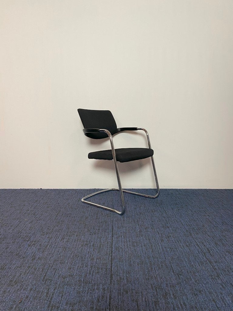1 x Vergaderstoel Interstuhl, zwarte stof, chroom frame, Huis en Inrichting, Stoelen, Gebruikt, Eén, Stof, Zwart, Ophalen