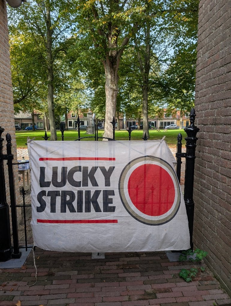 Vintage Lucky Strike Vlag - Decoratie/Verzamelaarsobject, Ophalen of Verzenden, Gebruikt, Overige typen