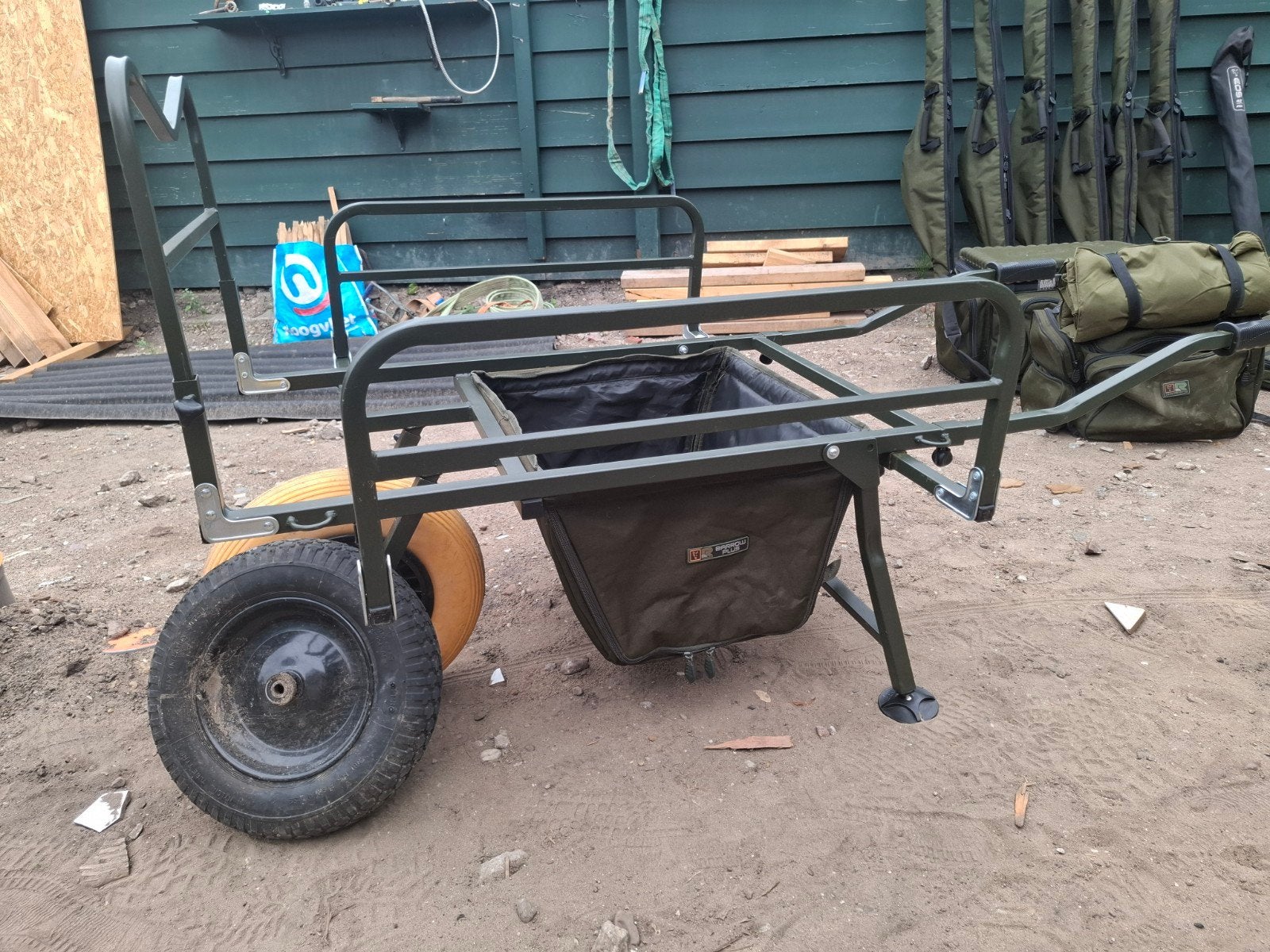Fox Barrow R Serie - Viskar voor karpervissen, Ophalen, Zo goed als nieuw, Complete set