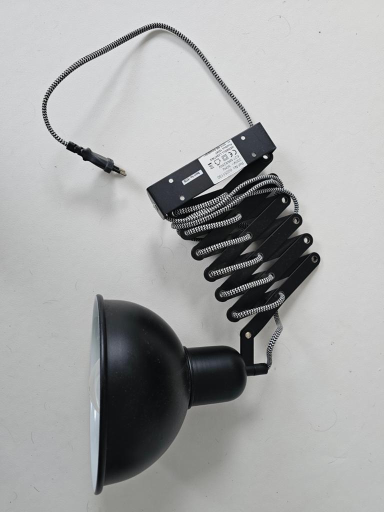 Zwarte wandlamp met uitschuifbare arm en textielkabel, Ophalen of Verzenden, Zo goed als nieuw, Overige materialen, Industrieel, Modern