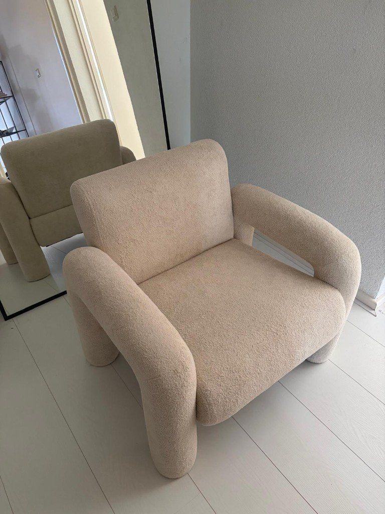 Beige bouclé fauteuil / teddy stoel met ronde armleuningen, Japandi, Nieuw, 75 tot 100 cm, Ophalen of Verzenden