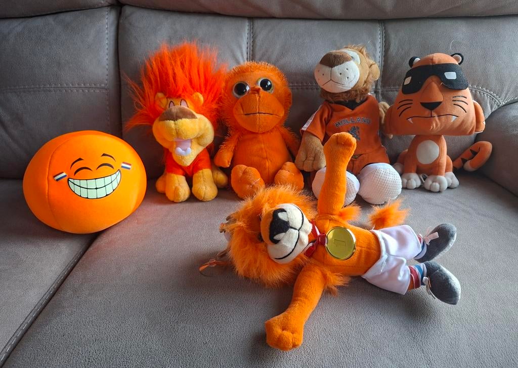 Oranje knuffelbank WK voetbal, leeuwen,aap,cheeta,stress, Ophalen of Verzenden, Zo goed als nieuw, Versiering, Oranje of Koningsdag