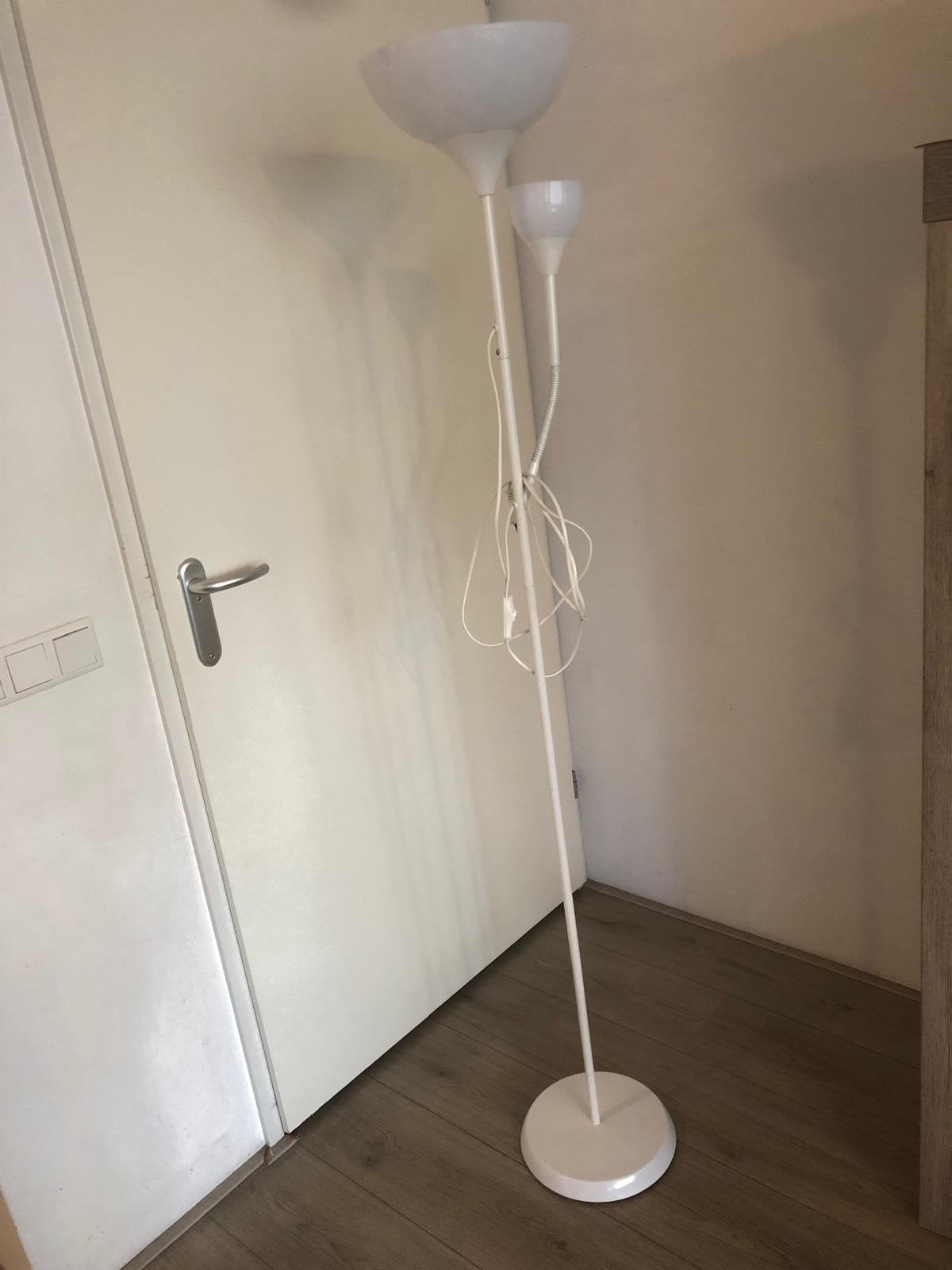 Witte staande lamp met leeslamp - zo goed als nieuw, Ophalen, Kunststof, Zo goed als nieuw, Modern