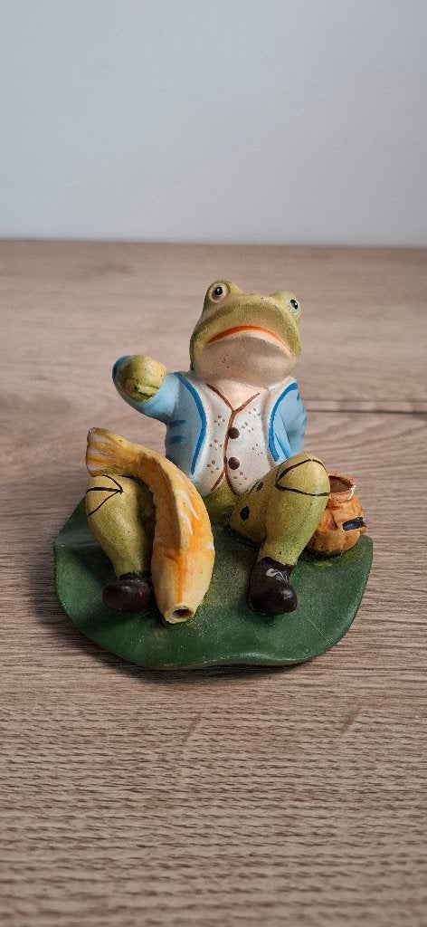Kikker beeldje in kleren op blad decoratief ongemerkt, Ophalen of Verzenden, Zo goed als nieuw, Dier