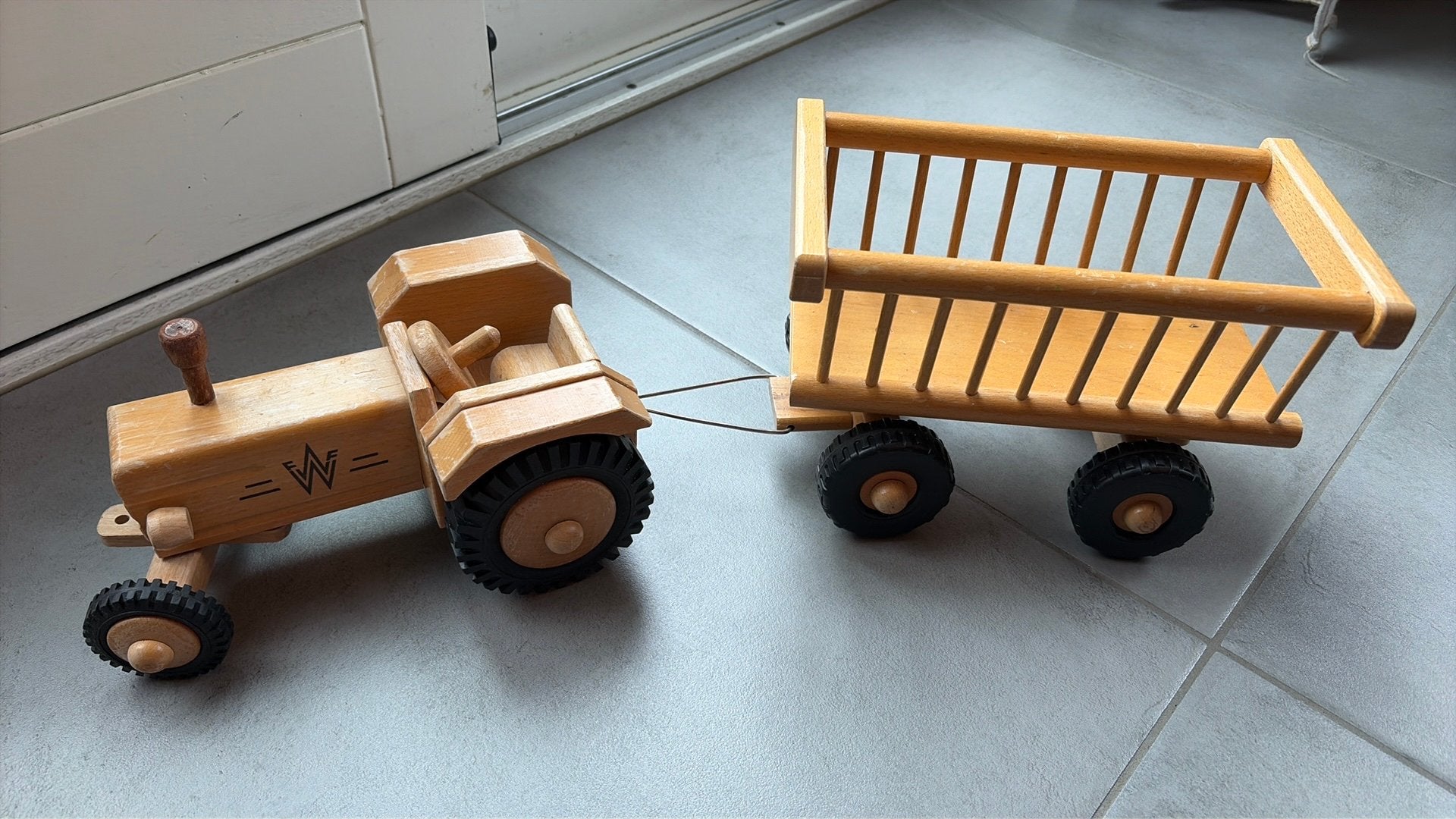 Tractor/trekker met kar hout fwf, Ophalen, Gebruikt