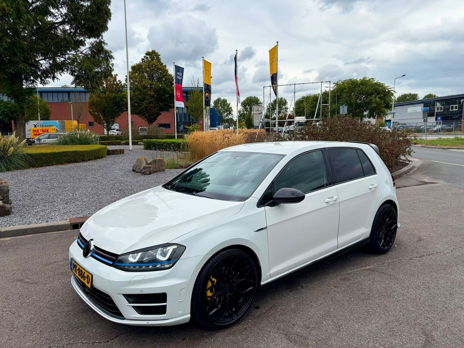 GOLF 7 1.6TDI R20 PAKKET/LEDER/XENON/NAVI/4 UITLATEN/VERLGD, Auto's, Voorwielaandrijving, 2500 kg, Zwart, Origineel Nederlands