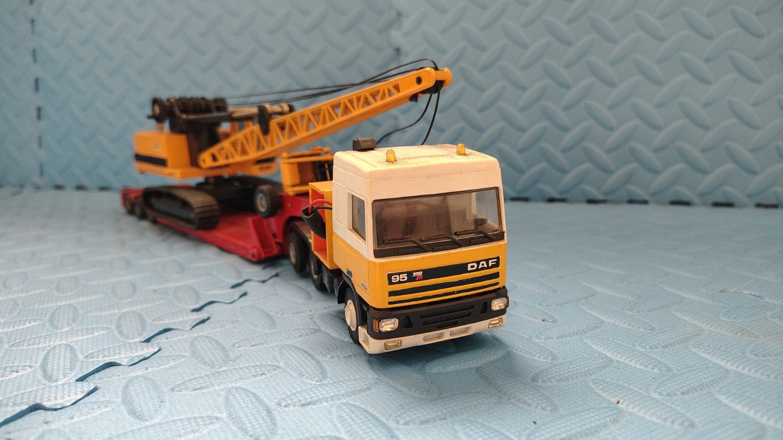 DAF 95 350 ATI met dieplader en Joal n216 Cat 225, Ophalen, Gebruikt, Bus of Vrachtwagen, Lion Toys