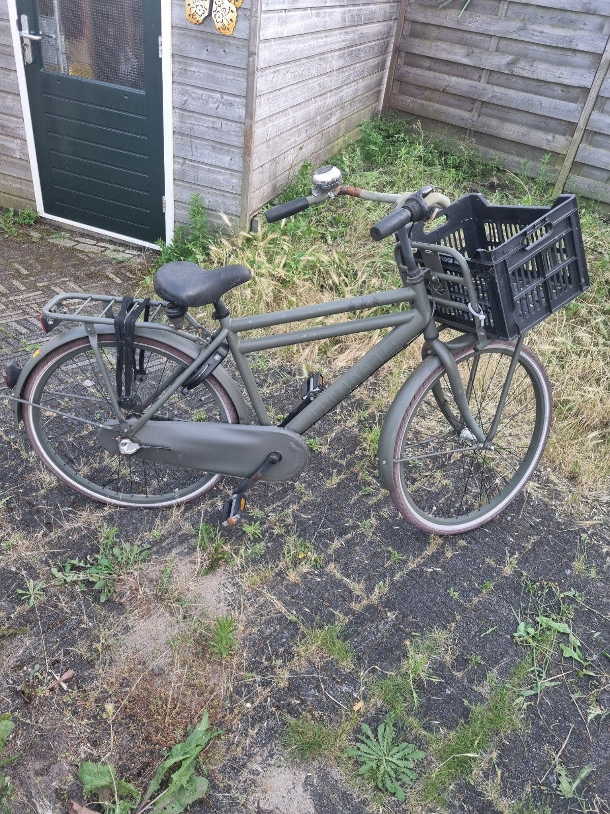 Stevige fiets met 26 inch wielen en krat, Fietsen en Brommers, Fietsen | Meisjes, Ophalen, Gebruikt, Terugtraprem, 26 inch of meer