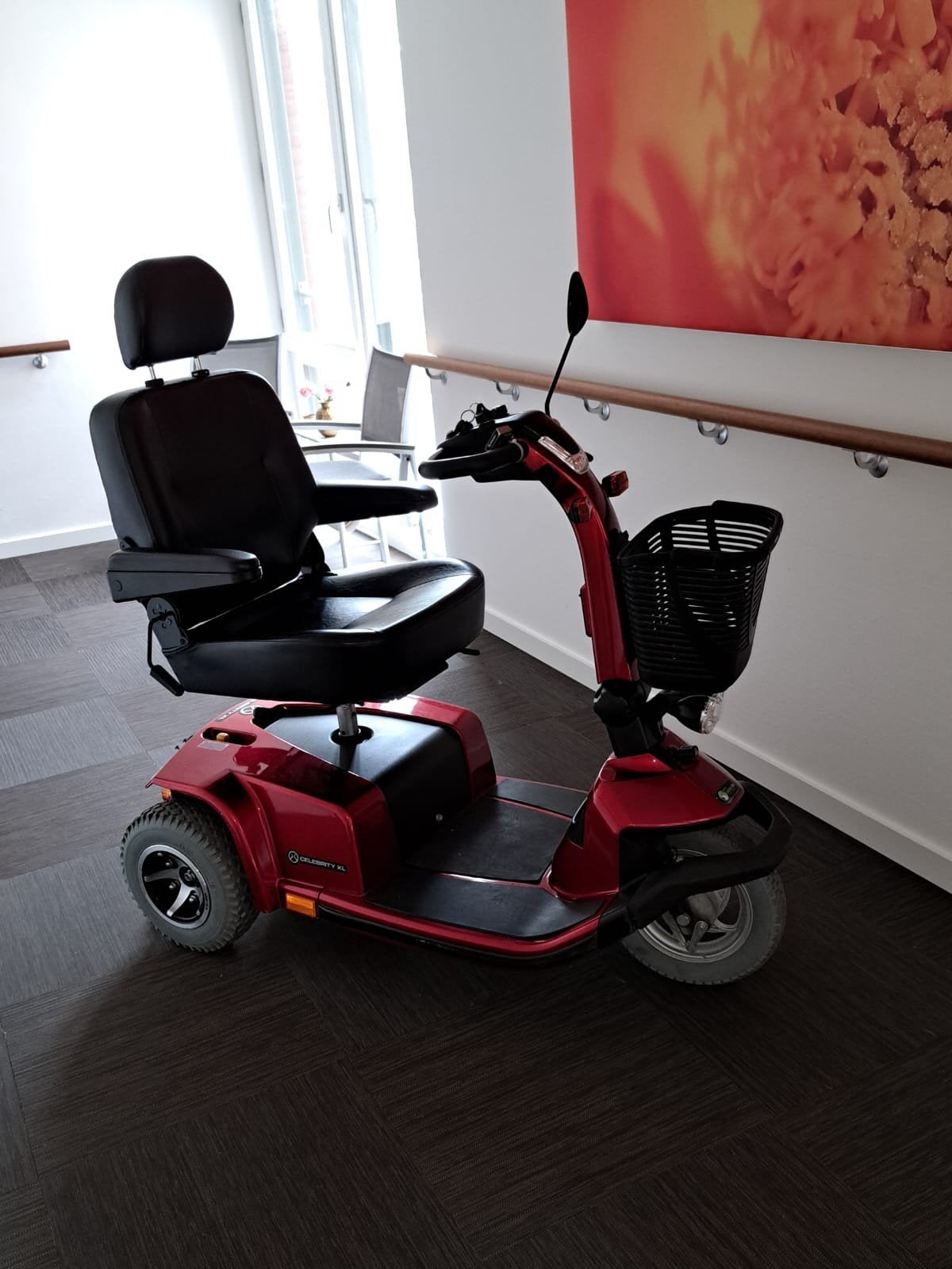 Te koop z.g.a.n. scootmobiel. Merk Pride. Celebrity XL., Ophalen, Pride