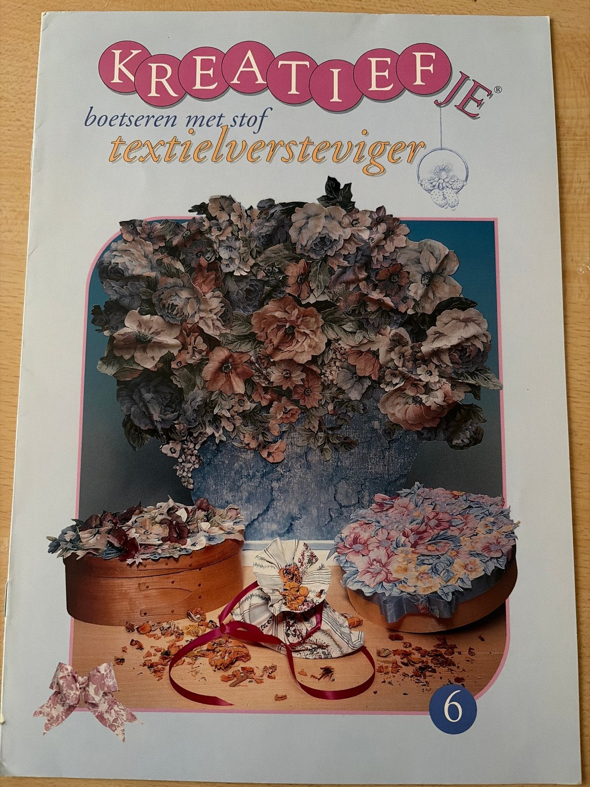 Kreatiefje: Boetseren met stof textielversteviger, Gebruikt, Textiel, Ophalen of Verzenden, Knutselboek