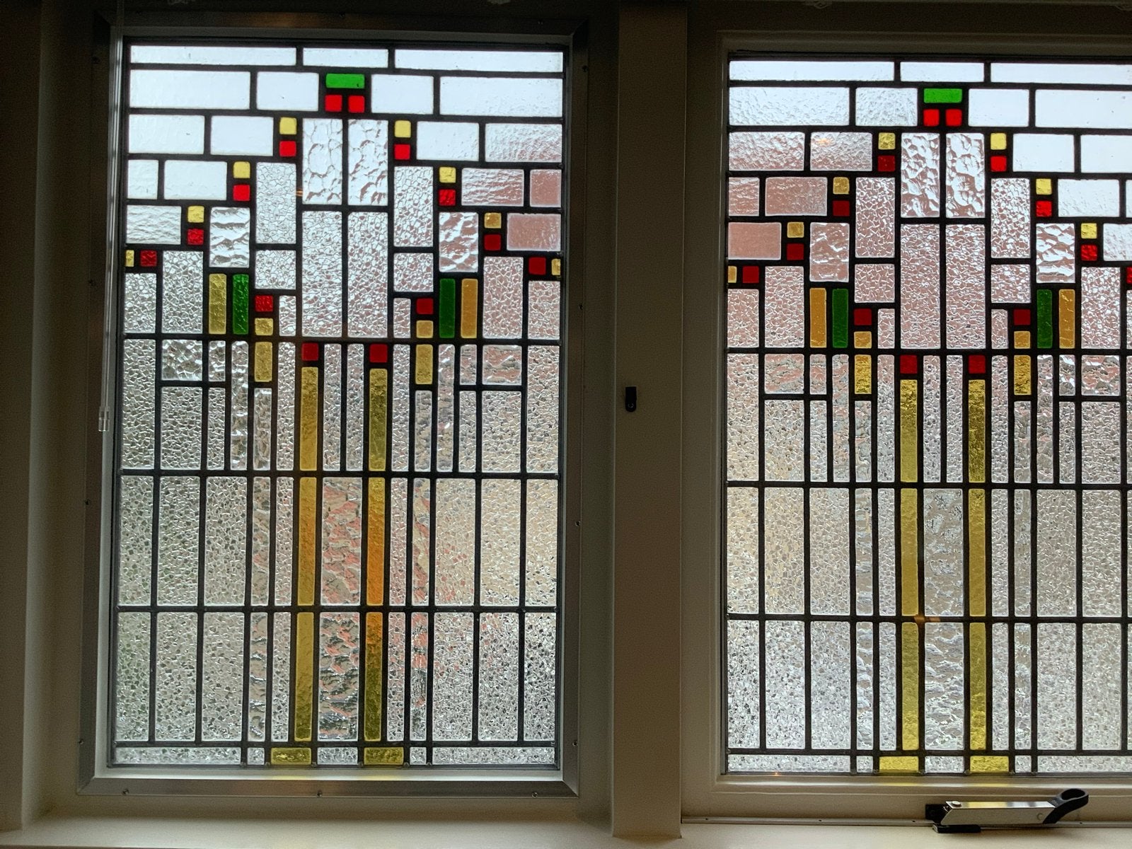 2 ramen met glas in lood (84x52 cm) uit jaren ‘30 woning., Doe-het-zelf en Verbouw, Ophalen, Gevelraam of Ruit, Gebruikt, Minder dan 80 cm