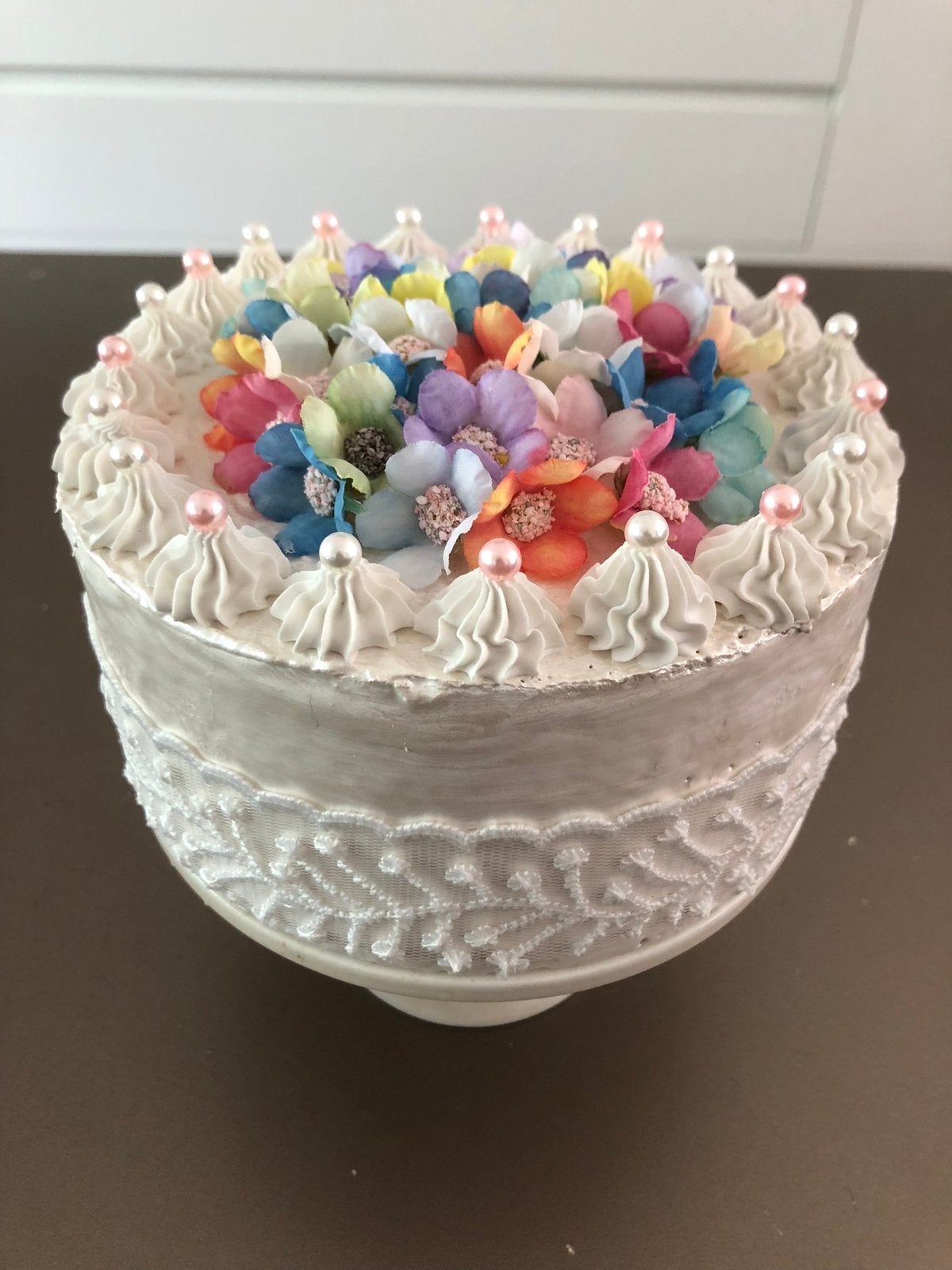 Sier taart met gekleurde bloemen., Ophalen, Nieuw