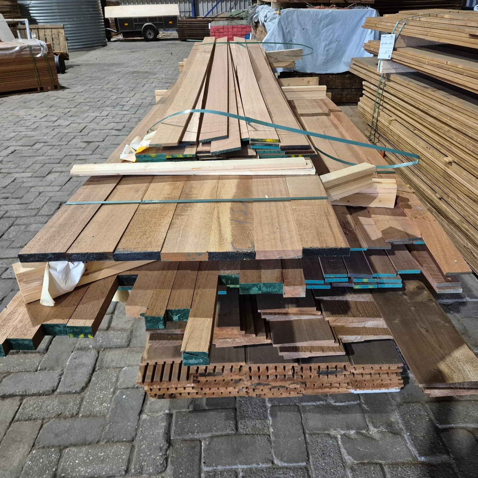 Diverse partijen B-keus Merantie hout, Gebruikt, Overige typen, Ophalen of Verzenden, Overige houtsoorten