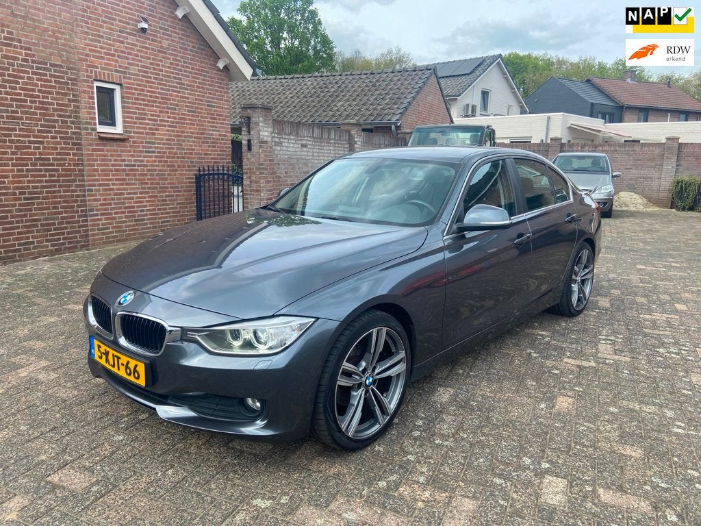 BMW 3-serie 320i EfficientDynamics Edition Executive navi/cl, Auto's, BMW, Achterwielaandrijving, Gebruikt, 4 cilinders, 75 €/maand