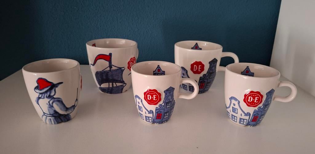 Vijf Douwe Egberts Hollandsche Waaren mokken, Ophalen of Verzenden, Overige stijlen, Kop(pen) en/of Schotel(s)