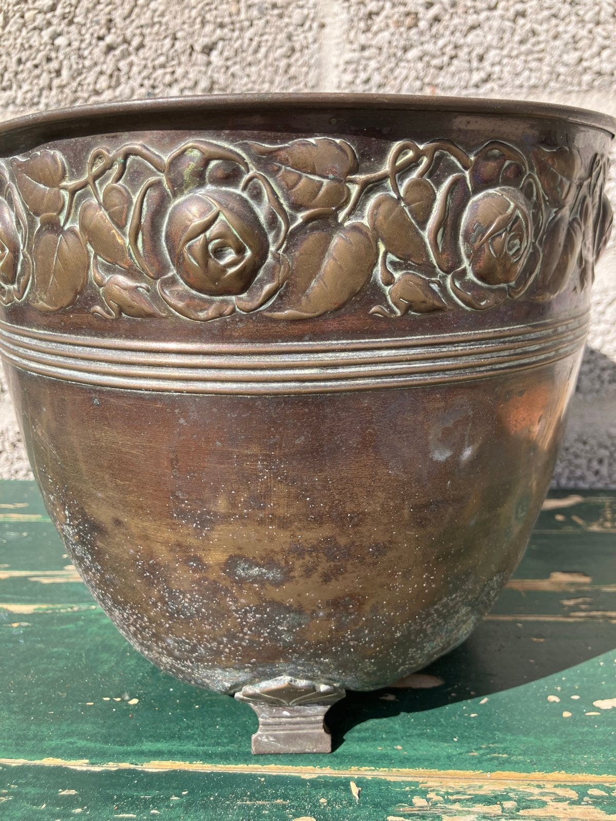Antieke koperen bloempot met rozenreliëf, Ophalen of Verzenden, Koper