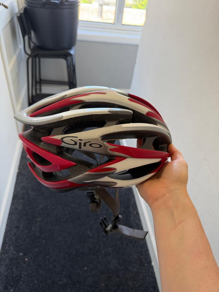 Fietshelm Giro Dames - rood zilver, Ophalen, Zo goed als nieuw, Dame