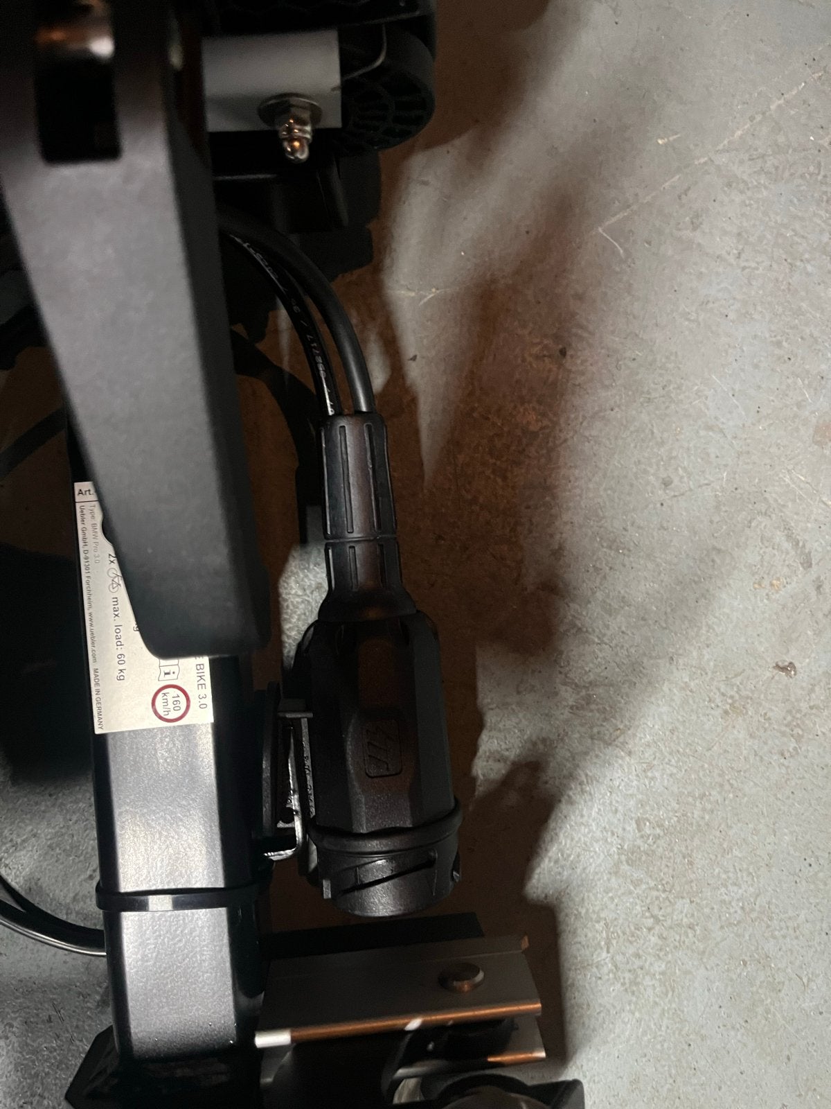 Uebler BMW Fietsendrager Compact Kantelbaar Afsluitbaar, Ophalen, Nieuw, 2 fietsen, Trekhaakdrager
