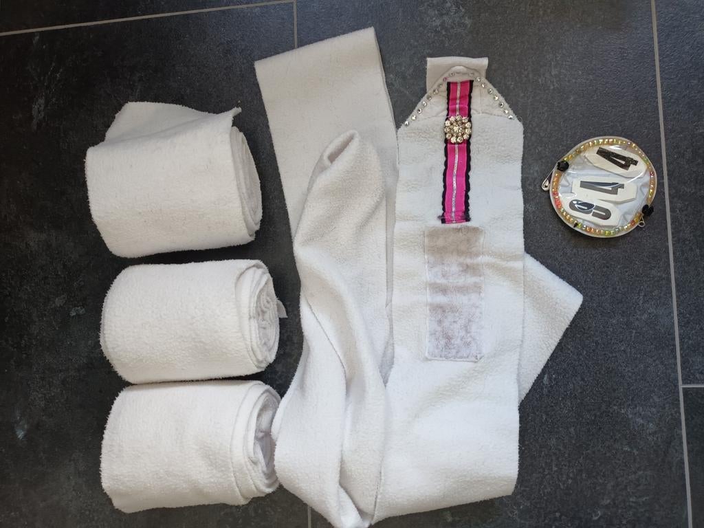 Wedstrijdset wit roze bling beenbesch + dekje + nummers, Gebruikt, Rijden, Ophalen of Verzenden, Nvt