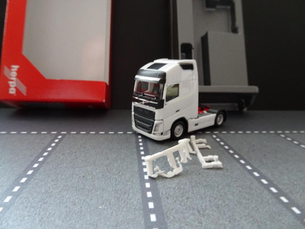 527 herpa 303972-003 volvo fh 2-as trekker wit 1:87 truck, Ophalen of Verzenden, Nieuw, Bus of Vrachtwagen, Herpa