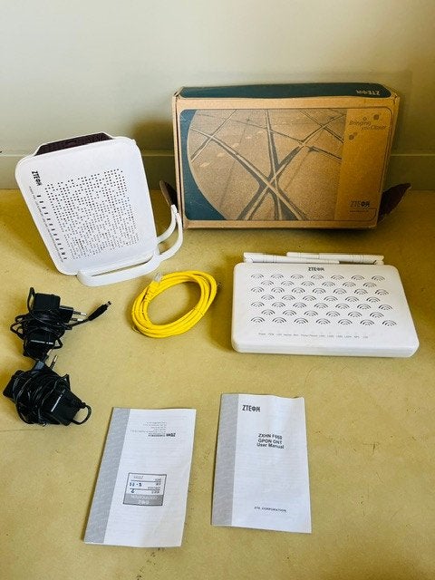 2x ZTE ZXHN F660 GPON ONT modems/routers, Ophalen of Verzenden, Zo goed als nieuw, Router met modem, ZTE