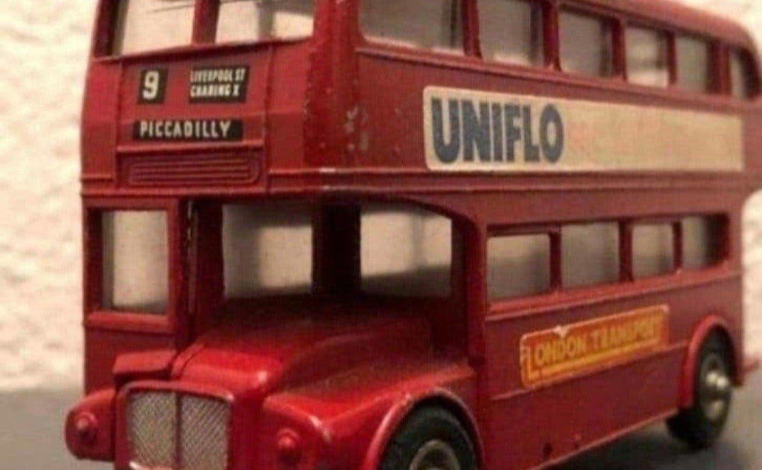 Budgie Toys London Bus Routemaster Uniflo Motor Oil Jaren 60, Ophalen of Verzenden, Gebruikt, Bus of Vrachtwagen, Overige merken