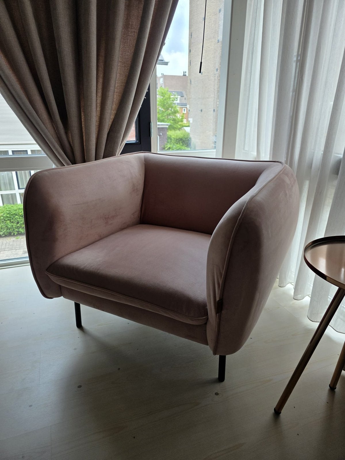 Fauteuil velvet licht roze | luxe fluwelen stoel, Huis en Inrichting, Fauteuils, Ophalen, 75 tot 100 cm, Zo goed als nieuw, 50 tot 75 cm