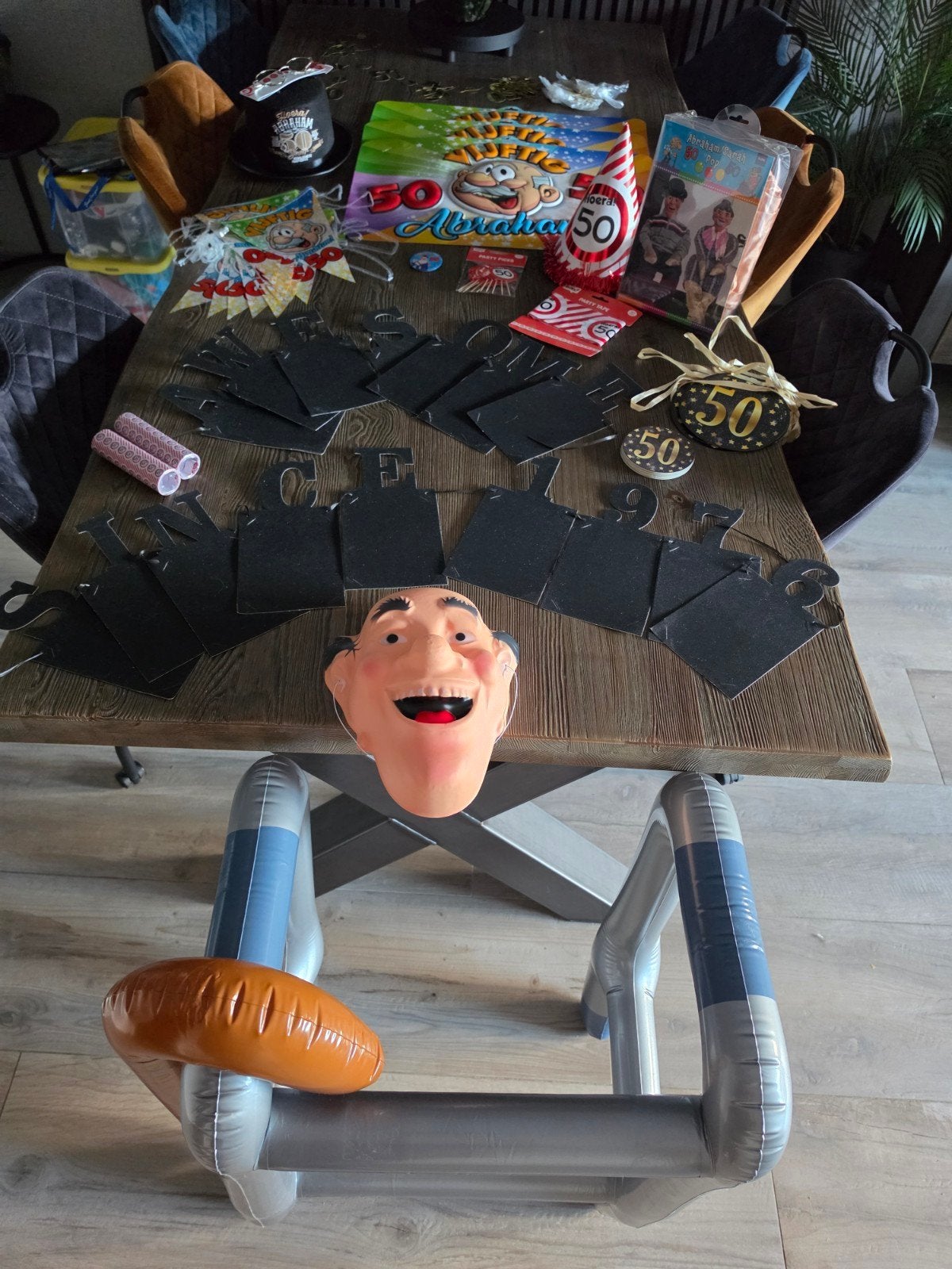 Feestpakket XL Abraham 50 jaar 1976 o.a. looprek stok masker, Ophalen of Verzenden, Zo goed als nieuw, Versiering, Abraham of Sarah