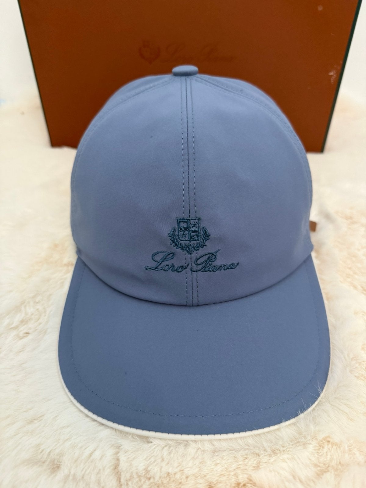 Foto 10 van Loro Piana Pet - 6 Kleuren