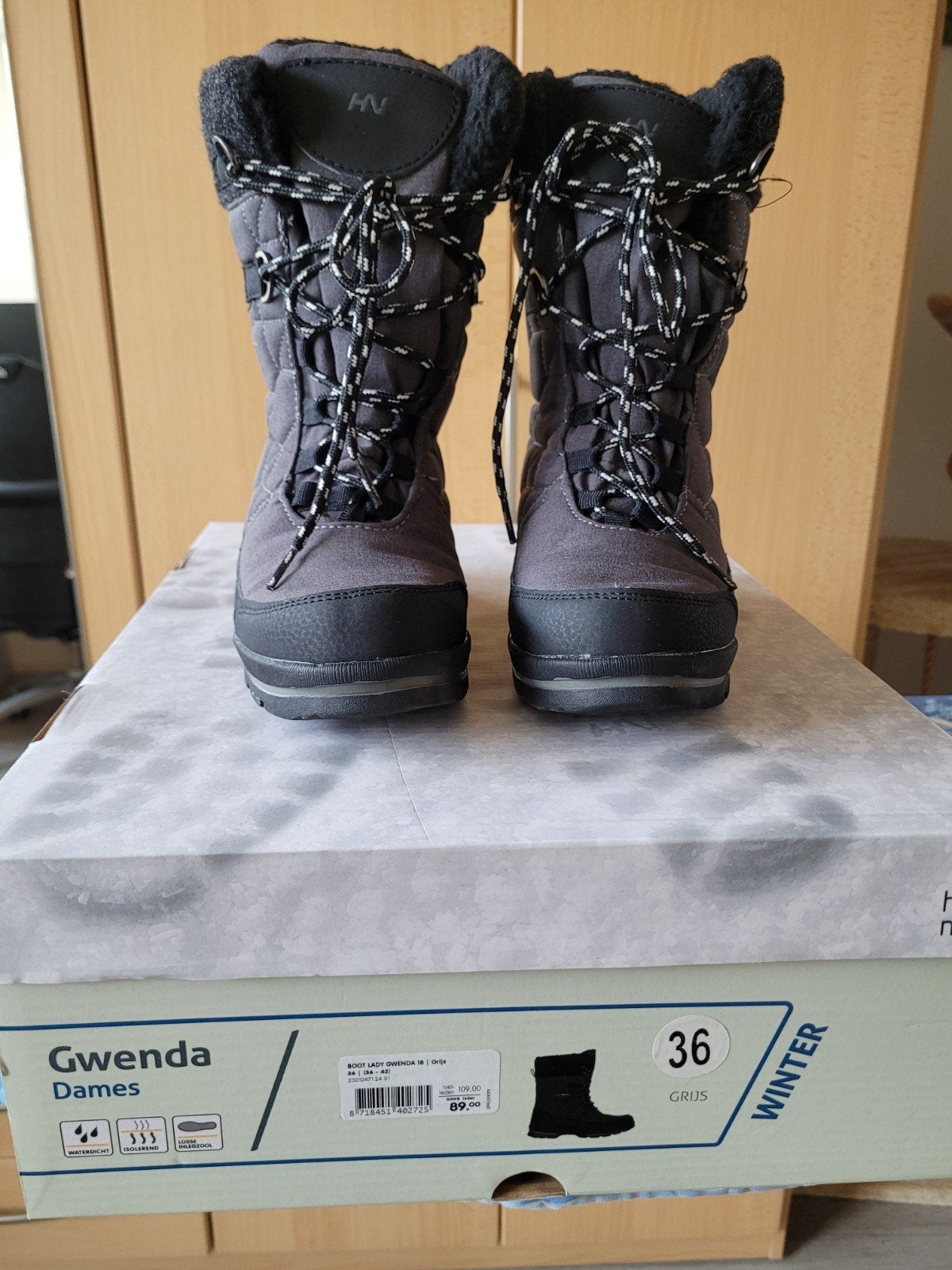 Zo goed als nieuwe snowboots maat 36, Kleding | Dames, Schoenen, Ophalen of Verzenden, Zo goed als nieuw, Grijs, Snowboots