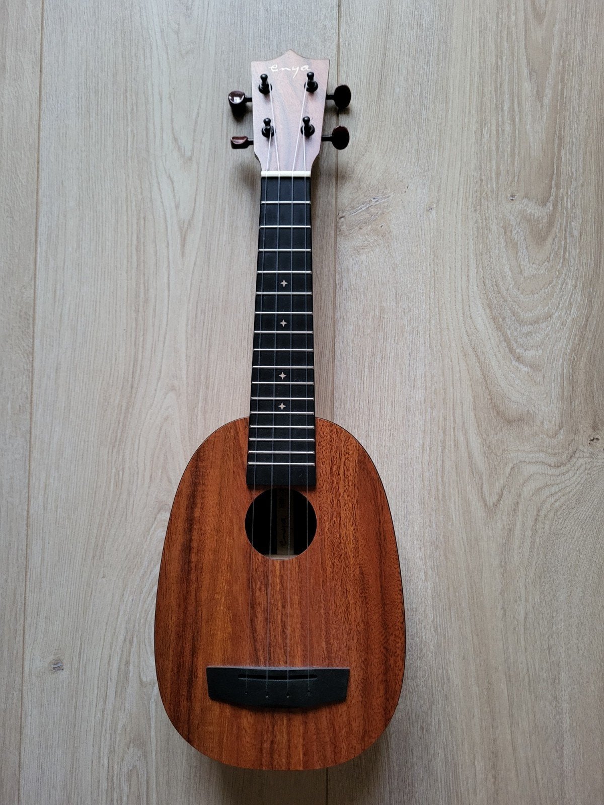 Enya sopraan ukelele met zwarte ongebruikte gigbag, Ophalen, Zo goed als nieuw, Ukelele