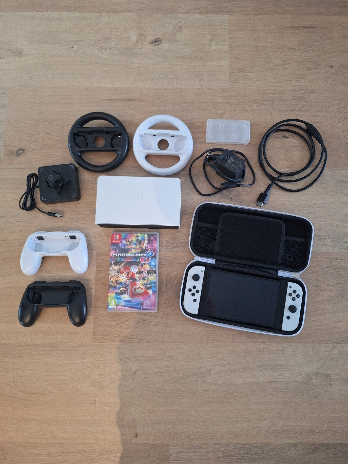 Nintendo Switch OLED met Mario Kart 8 Deluxe en accessoires, Met games, Met 2 controllers, Zo goed als nieuw, Switch OLED