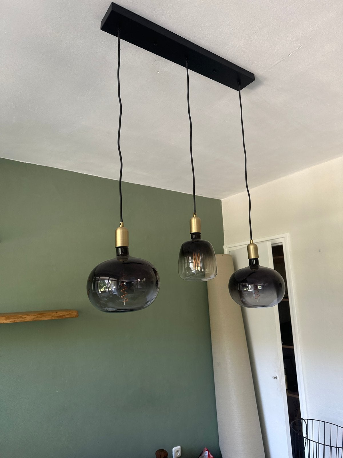 Moderne hanglamp met 3 glazen bollen - Zo goed als nieuw, Ophalen, Zo goed als nieuw, Glas, E27 (groot)