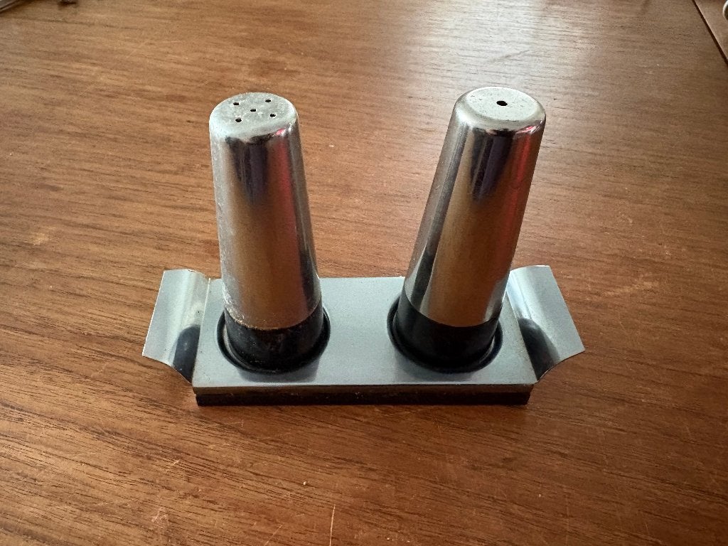 Plastic peper en zout stelletje RVS look hoogte 10 cm, Kunststof, Zilver, Ophalen of Verzenden, Zo goed als nieuw