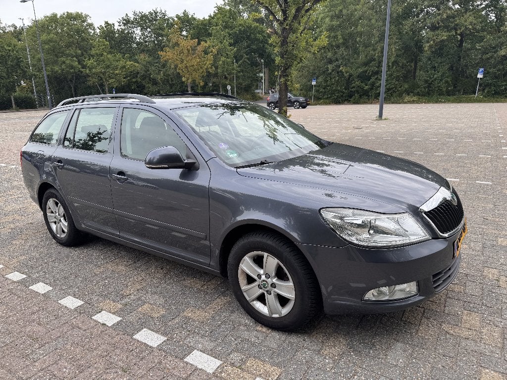 Skoda Octavia 1.2 TSI Combi 2012 met trekhaak (Ambition Bus), Voorwielaandrijving, Stof, Zwart, 4 cilinders