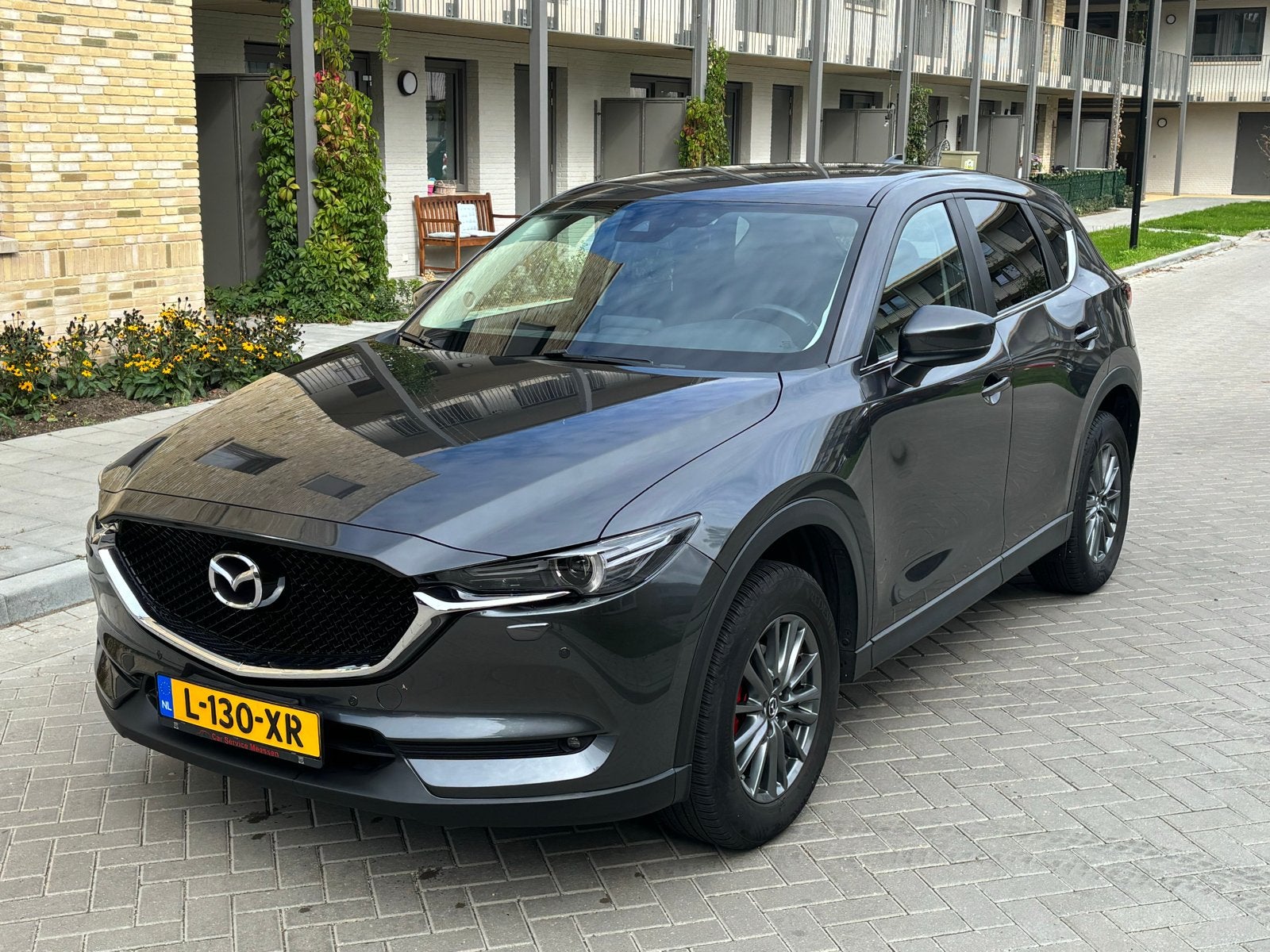 Foto 2 van Mazda CX-5 2.0 Skyactiv-g 165pk 2WD 2017 Grijs