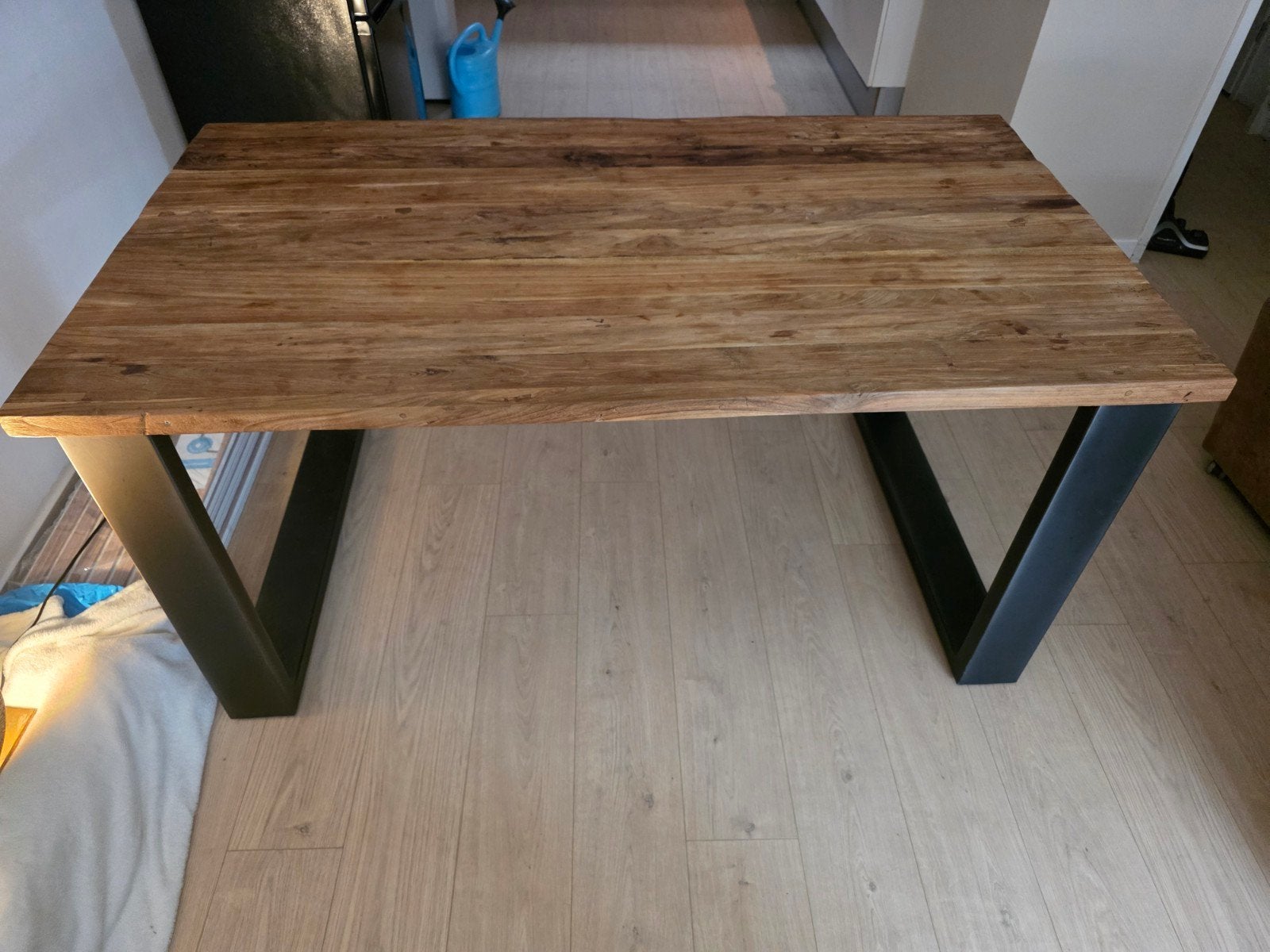 Robuuste houten eettafel met metalen onderstel, Huis en Inrichting, Tafels | Eettafels, Gebruikt, 50 tot 100 cm, 150 tot 200 cm