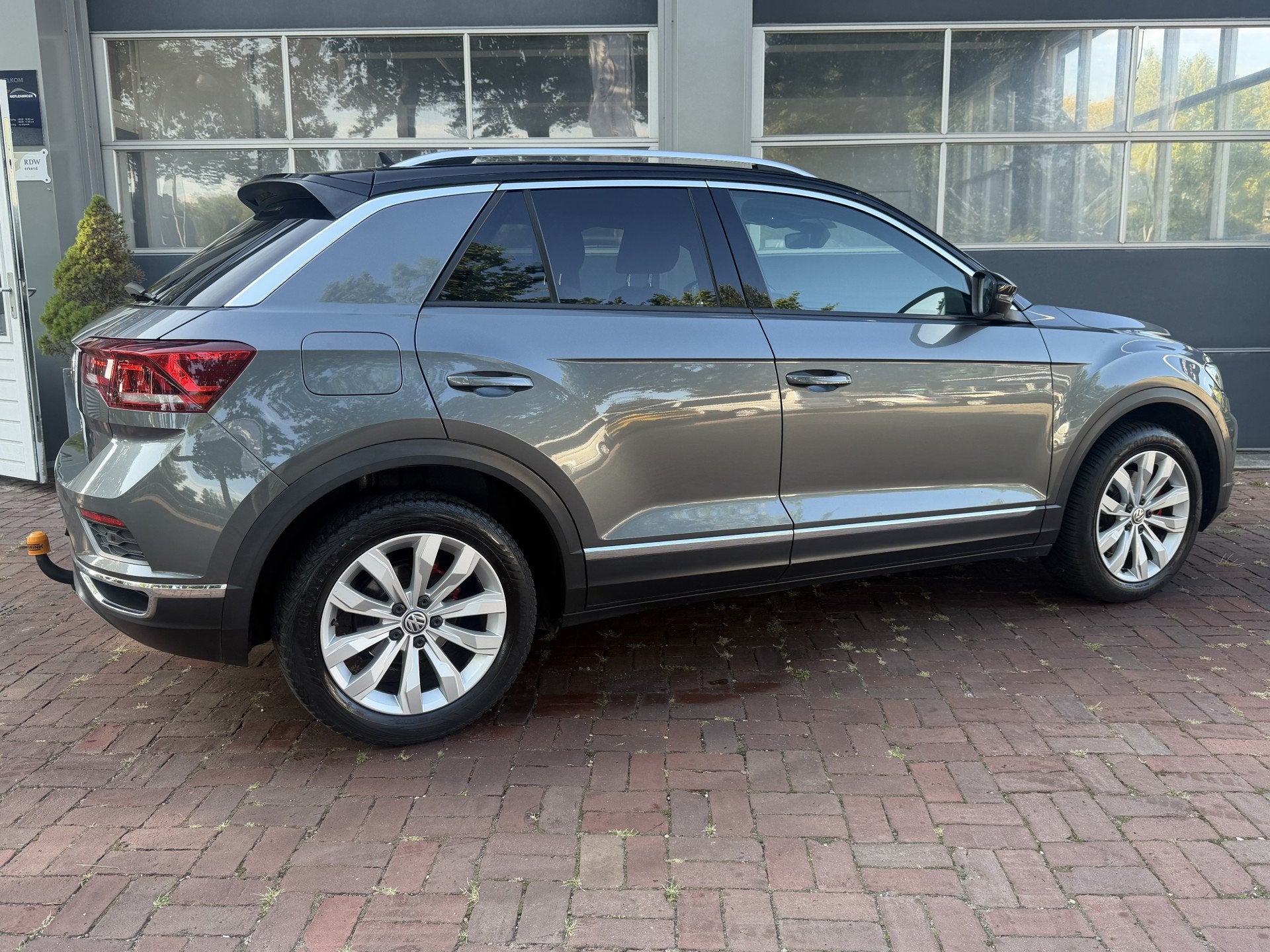 Volkswagen T-Roc 1.5 TSI Sport Business R Automaat,navi,Trek, Stof, Euro 6, 4 cilinders, 150 pk